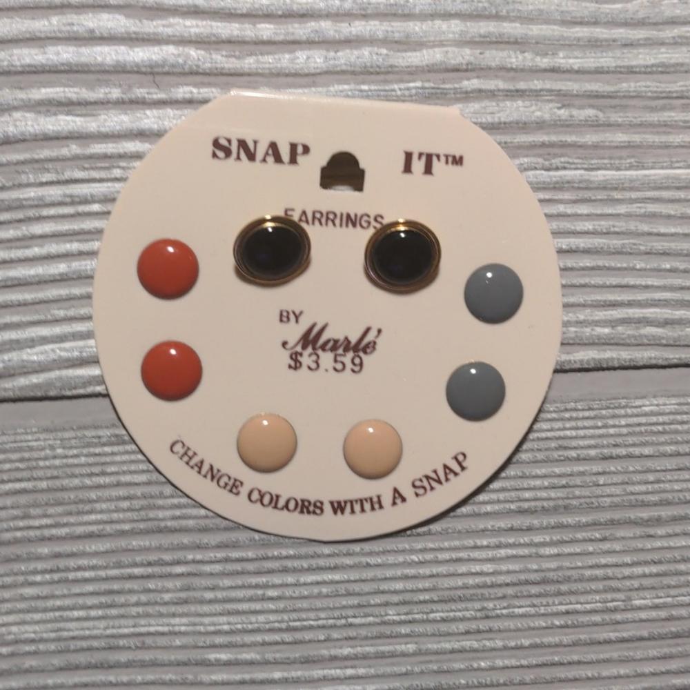 Vintage Snap It earrings by Marle